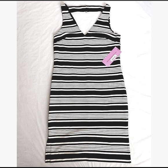 SOLD‼️Betsey Johnson Print Shift Dress - Picture 1 of 8